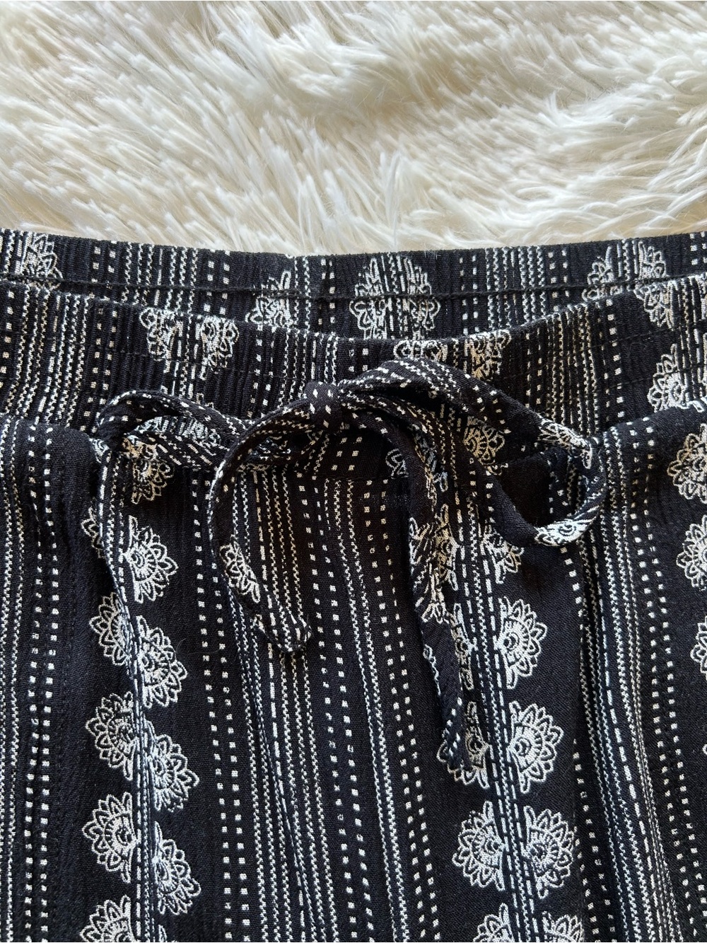 Westport | Black Wide-Leg Printed Capris - Picture 4 of 6